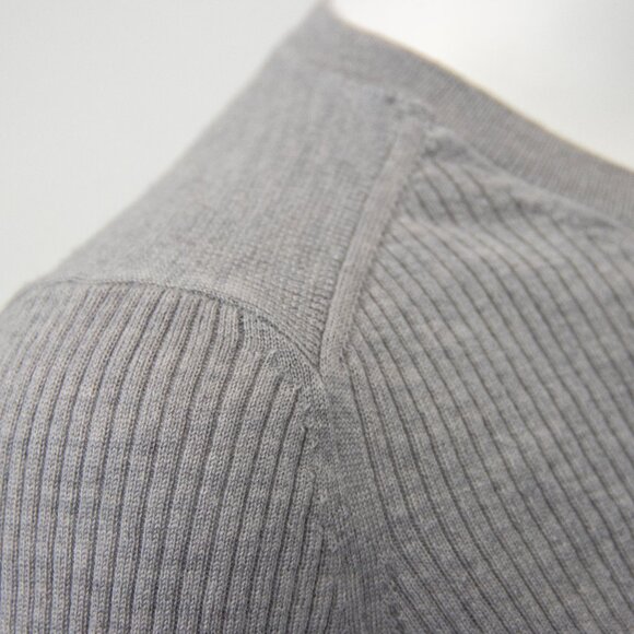 Banana Republic 100% Merino Wool Crew Sweater - Picture 3 of 8